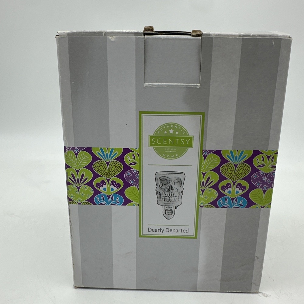 Scentsy Mini Plug-In Warmer - "Dearly Departed‎ Skull"